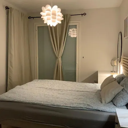 Qnq - Private In The Shared Detached House *