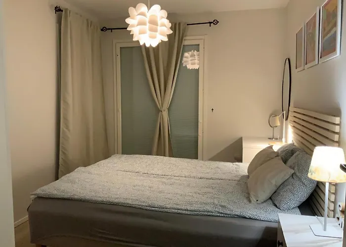 Qnq - Private In The Shared Detached House *